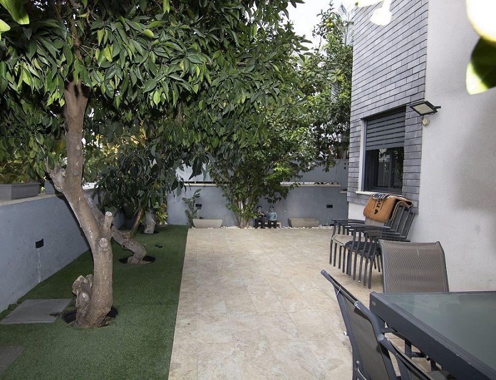 בית מחולק ל-2 נכסים נפרדים